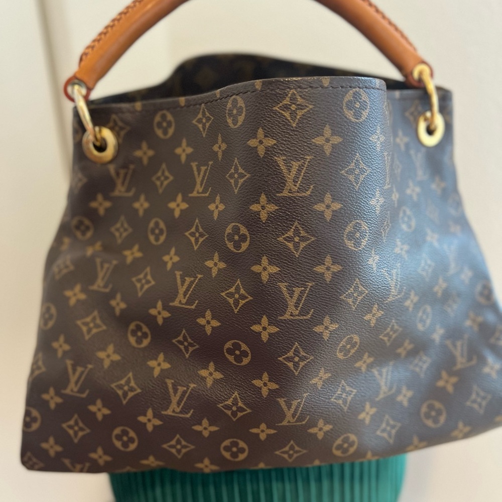 Louis Vuitton Artsy MM
